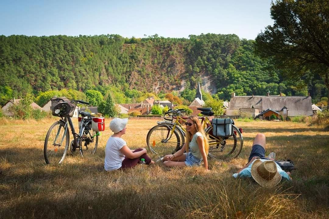 Le Bon Laboureur Hotel Saint-Léonard-des-Bois Buitenkant foto